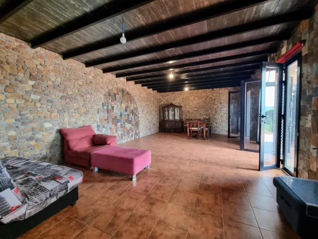 CASAS INDIVIDUALES  CON PARCELAS EN CIMBRIO (BARCENA DEL BIERZO) — 24