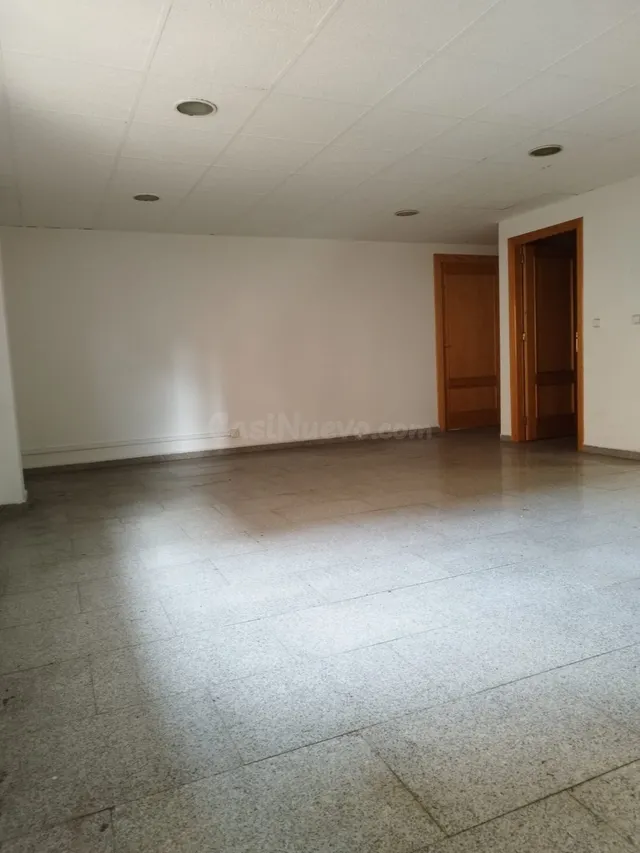 ENTRESUELO PARA OFICINAS JUNTO CENTRO COMERCIAL VEGA PLAZA - foto 4