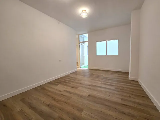 A la venta estupenda oficina reformada en el Paseo de Tomás Morales — 9