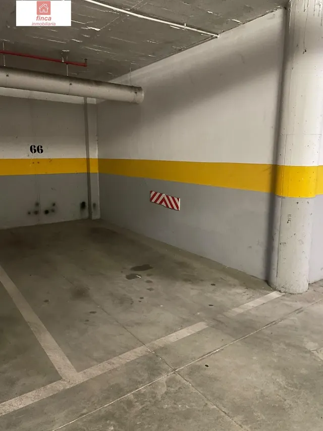 ALQUILER PISO EN BADAJOZ, DETRAS HOSPITAL UNIVERSITARIO, PISO SIN AMUEBLAR, COCINA AMUEBLADA Y EQUIPADA, CLIMATIZADO, CON ASCENSOR Y GARAJE, LUMINOSO — 24
