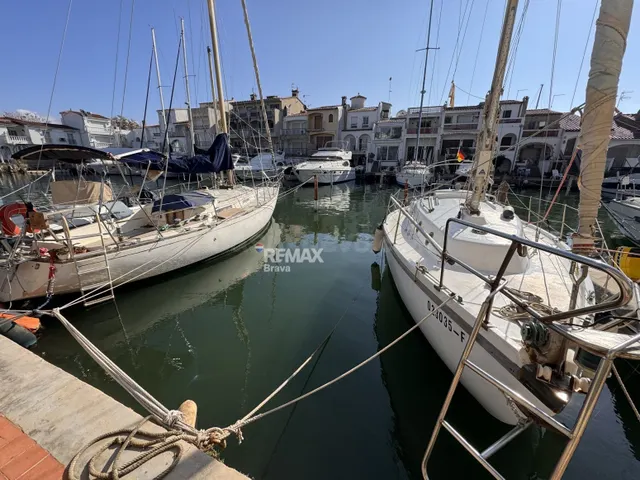 Empuriabrava | Conjunto náutico con amarre de 11 m, parking  - foto 3