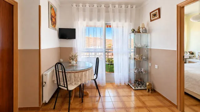 Piso con terraza y trastero en solarium a 500 metros de la playa y paseo maritimo. — 9