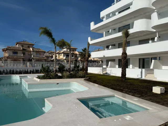 COMPLEJO RESIDENCIAL DE OBRA NUEVA EN LOMAS DE CABO ROIG — 3