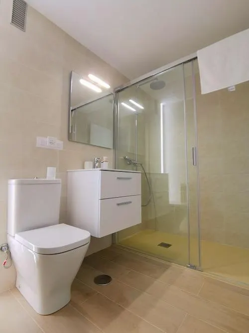 Ático exclusivo reformado con 3 suites, garaje y trastero — 22