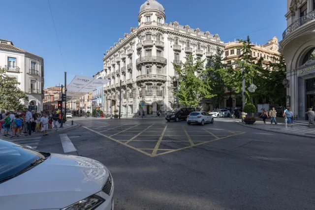 Se alquila local en una ubicación privilegiada en el corazón de Granada — 2