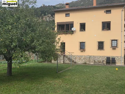CASA CON TERRENO EN SIEJO