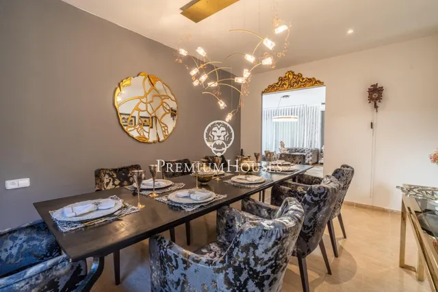 Chalet en venta con ascensor, piscina y grandes espacios en Canet de Mar — 24