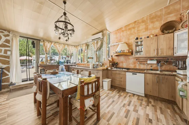Casa con piscina y gran privacidad en parcela de 1.000 m2 — 18
