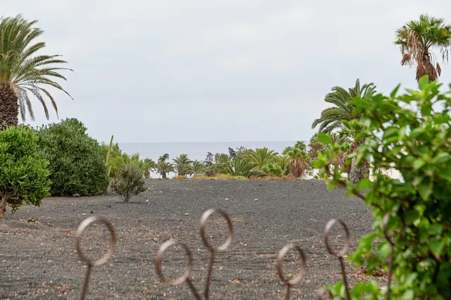 Una casa que se siente, antes que se describe, en Playa Bastián, con vistas al mar — 7