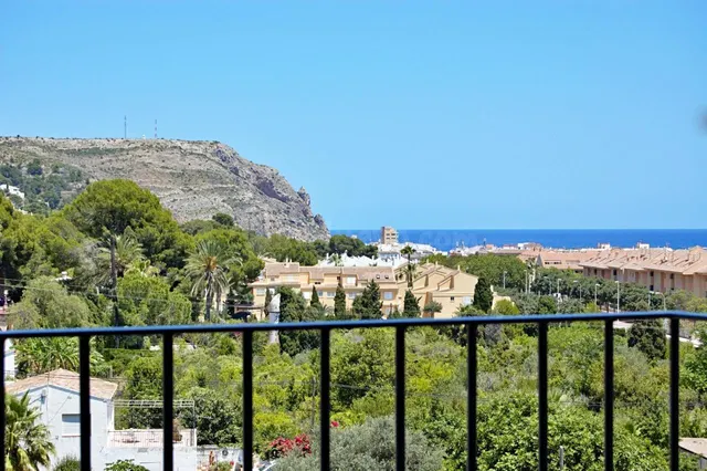 Espacioso apartamento de 3 dormitorios con vistas al mar en 