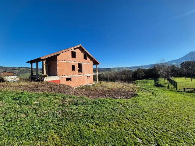 EN VENTA CASA EN CONSTRUCCIÓN EN EL VALLE DE MENA - foto 3