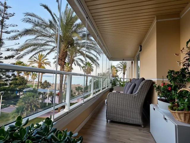 Exclusiva residencia de diseño en Primera Linea de Playa: luz mediterránea, amplias estancias y terraza frente al mar en la zona más codiciada de Málaga — 2