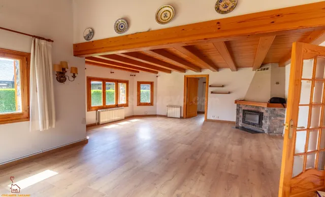 Chalet con jardín privado - foto 2