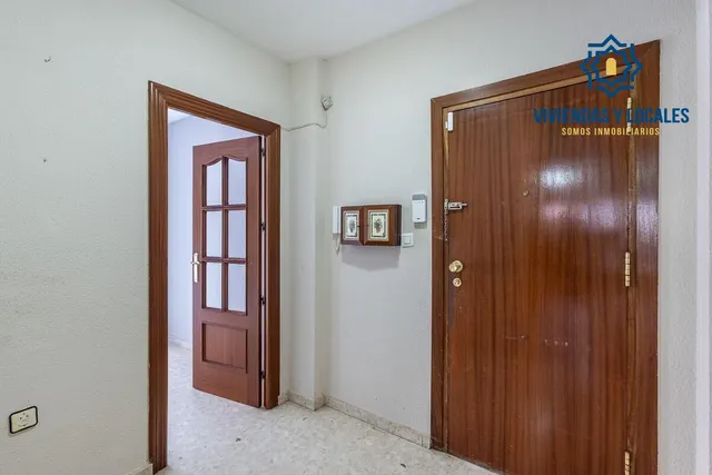 Espacio, luz y comodidad en una vivienda con grandes posibilidades en zona Alcampo — 23