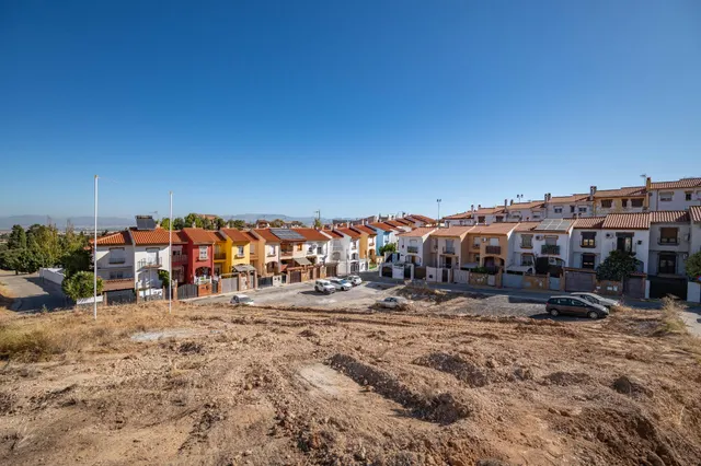 OPORTUNIDAD: SOLAR RESIDENCIAL EN EL CINTURÓN METROPOLITANO DE GRANADA, EN OTURA — 25