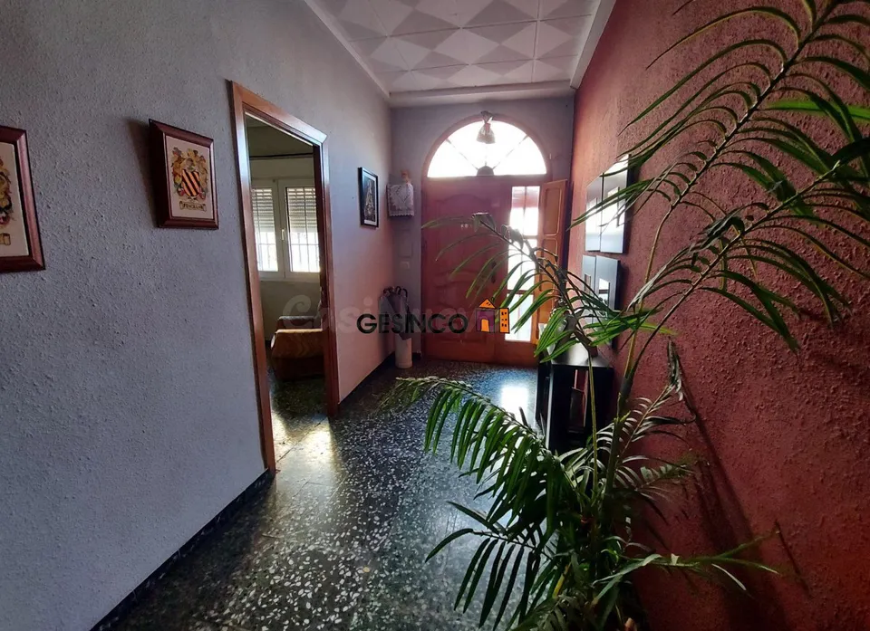 CASA DE PUEBLO CON MUCHAS POSIBILIDADES