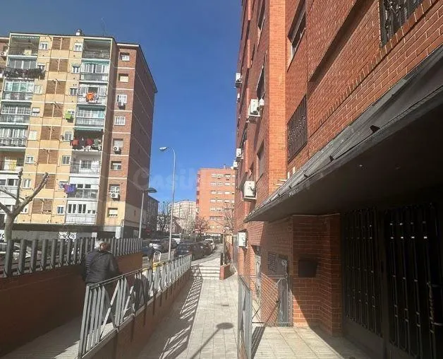 SE VENDE piso OKUPA en C Jose De Cadalso 82 de Madrid - foto 2
