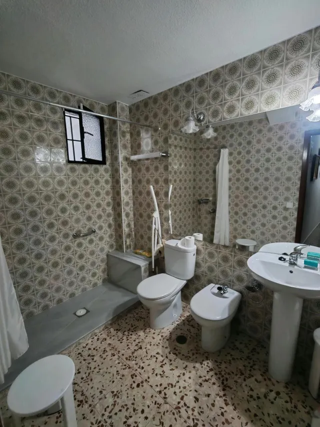 Piso de 3 dormitorios con trastero y patio en santa marina — 19