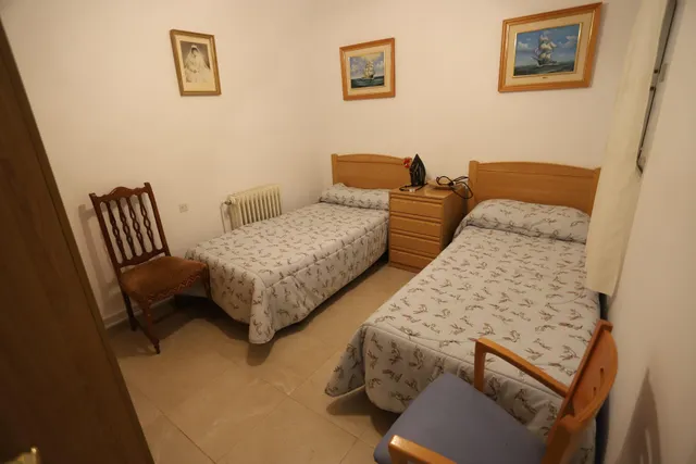 Casa en planta baja para entrar a vivir con 3 dormitorios, cocina amplia, salón, comedor, 2 patios y lavadero — 13