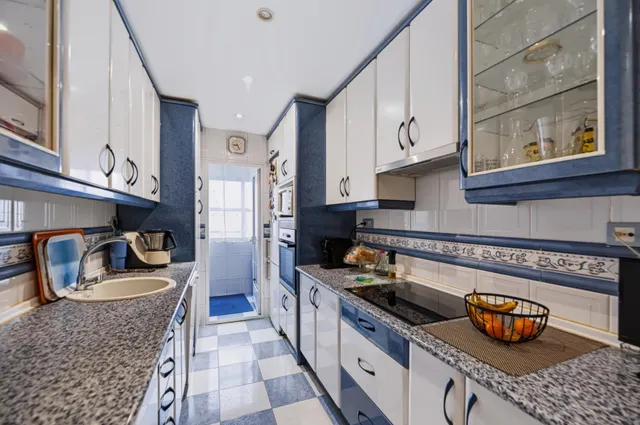 VIVIENDA MUY LUMINOSA DE 3 DORMITORIOS, 2 BAÑOS Y AMPLIA TERRAZA — 24