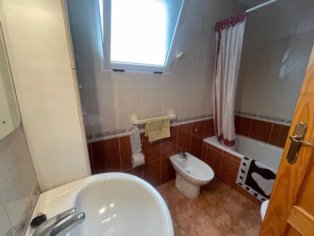 Apartamento con garaje y piscina en el centro de Torrevieja — 22
