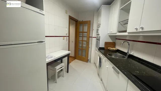 PISO EN EL CENTRO AMUEBLADO CON GARAJE - foto 5