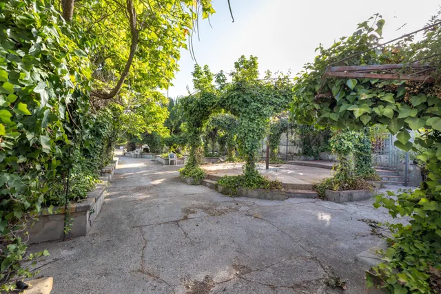 Terreno urbanizable, actualmente hay un restaurante. — 3