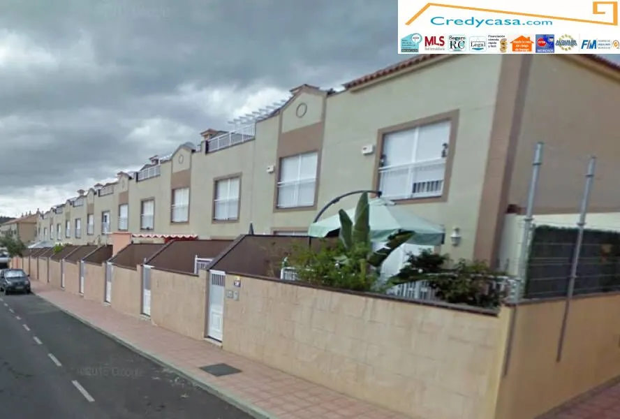 Adosado de 180 m2 con 2 terrazas y 2 plazas de garaje