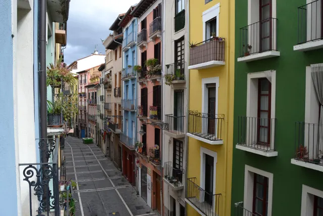 AMPLIA VIVIENDA EN EL CORAZON DE PAMPLONA — 7