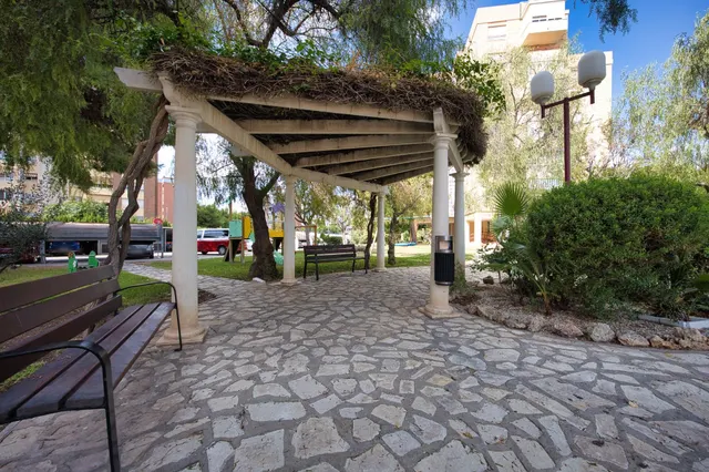 Vivienda de 4 dormitorios con terraza y urbanización en san blas — 24