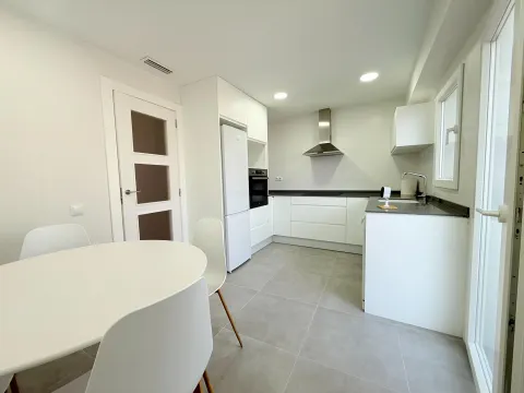 TOTALMENTE REFORMADO  A ESTRENARE, PISO EN BUENA ZONA,   EXTERIOR, MUY LUMINOSO.