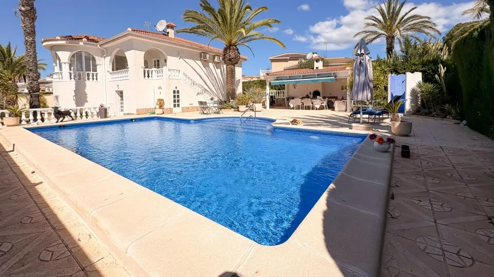 Villa 4 habitaciones 344m² en venta - Centro de la Ciudad Quesada