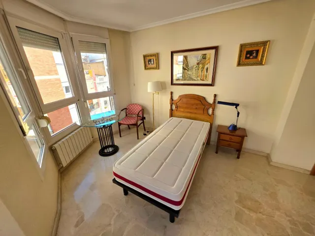 Amplia Vivienda en Alquiler con Terraza en Castellón. — 22
