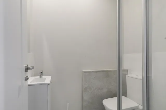 ✨ EXCLUSIVO PISO DE 253 m2 EN GRANADA CENTRO – 2.800 €/MES DE RENTABILIDAD — 24