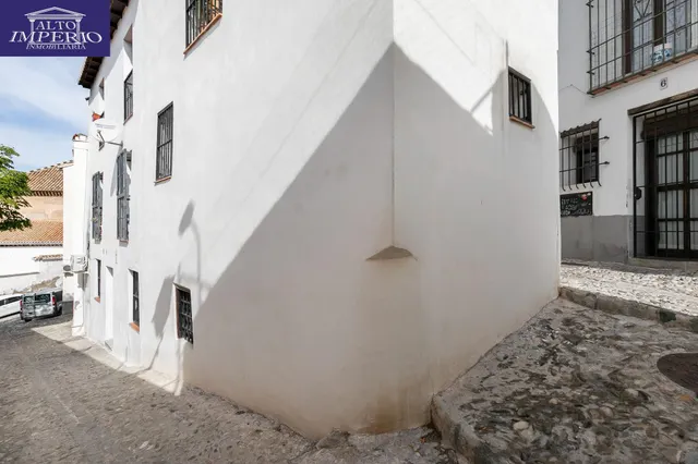 Casa unifamiliar reformada. — 24