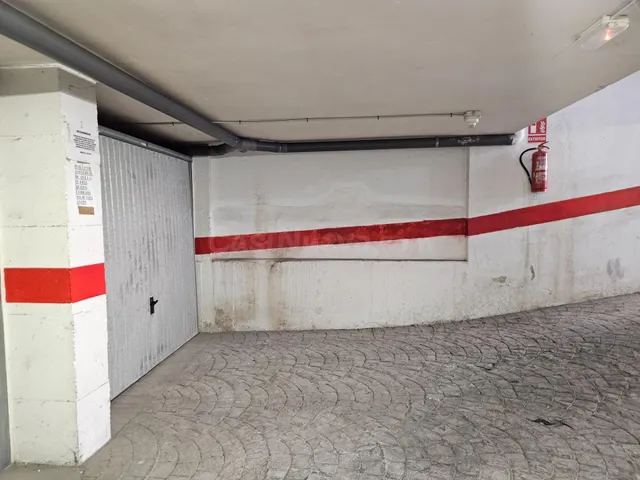PLAZA DE GARAJE CERRADA EN C. LA SAL 14 — 4