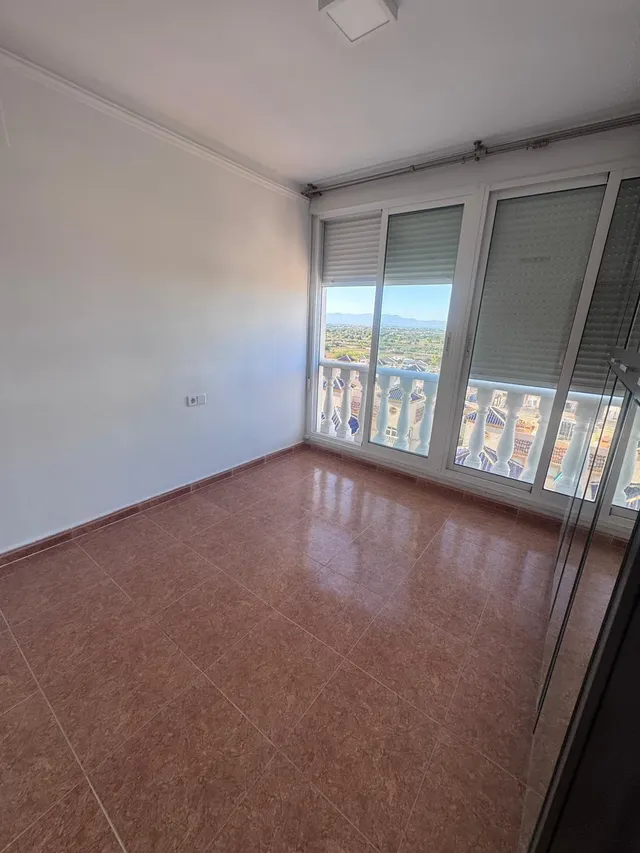 Apartamento de 4 dormitorios con gran terraza, piscina y potencial de alquiler en Guardamar del Segura — 11
