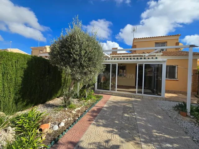 Casa independiente en venta Playa Flamenca - foto 2