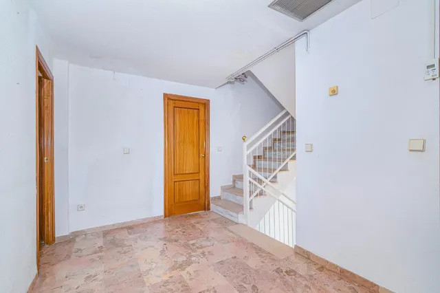 Chalet independiente en esquina en una zona muy buena de Huétor Vega — 41