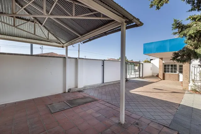 CASA CON NEGOCIO EN ALHENDIN — 7