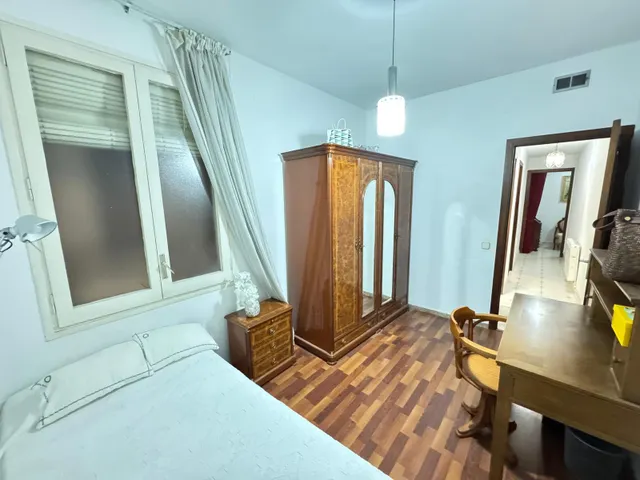 PISO DE 4 habitaciones Y DOS BAÑOS EN LA CALLE CALABRIA CERCA DEL SAGRADO CORAZÓN — 26