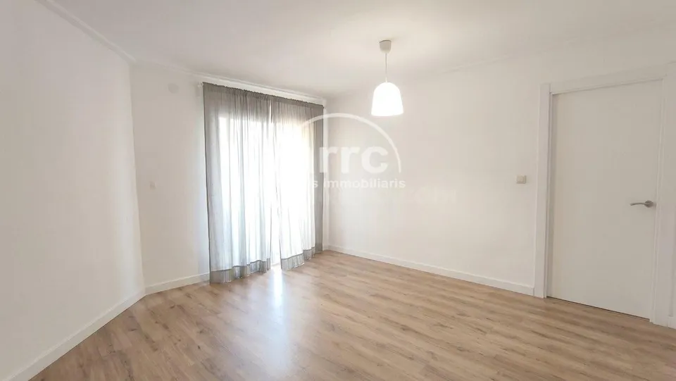 PISO EN MATARÓ - PERAMAS
