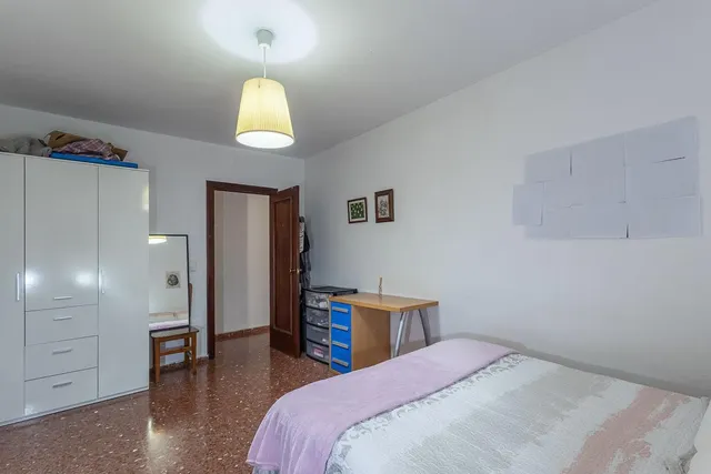 AMPLIO PISO JUNTO A EL CORTE INGLES EN JAEN — 13