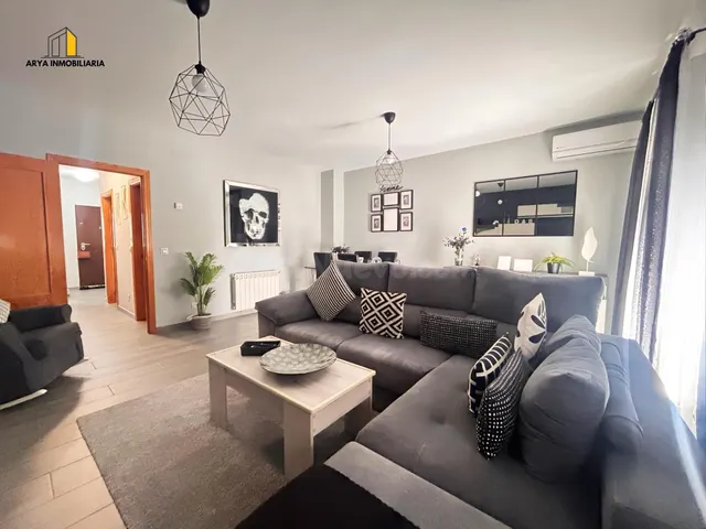 CHALET ADOSADO TOTALMENTE REFORMADO · CALIDAD, LUZ Y CONFORT — 4