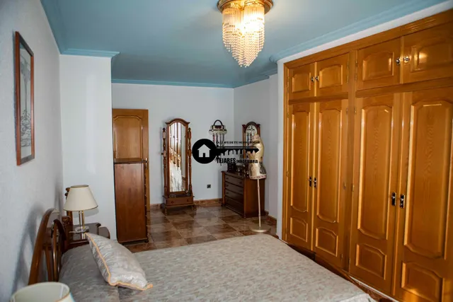 Se vende edificio completo de tres plantas  con garaje, patios privados y solárium — 45