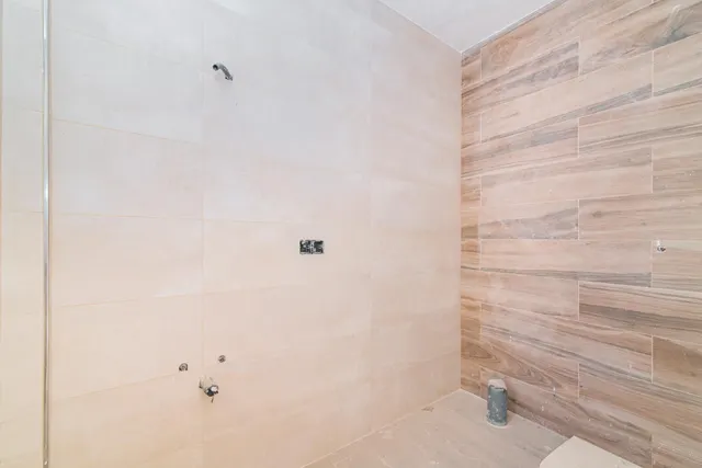 EDIFICIO EN VENTA EN MORALEDA DE ZAFAYONA — 24