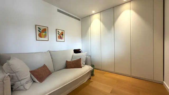 Apartamento de lujo a pasos de la playa con vistas al mar y pisicna comunitaria con  parking y trastero — 16