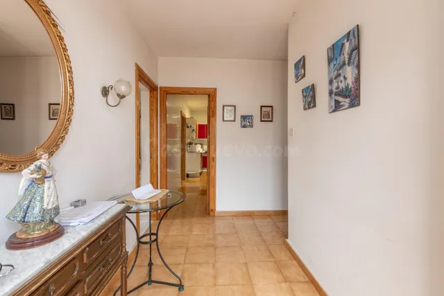 Título: Vivienda amplia con cochera y dos patios en zona cén - foto 5
