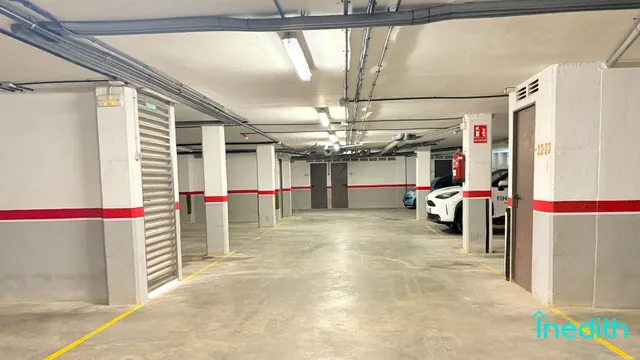 A 50 metros de la playa, Piso impecable con terraza, vistas , parking, trastero y piscina — 45