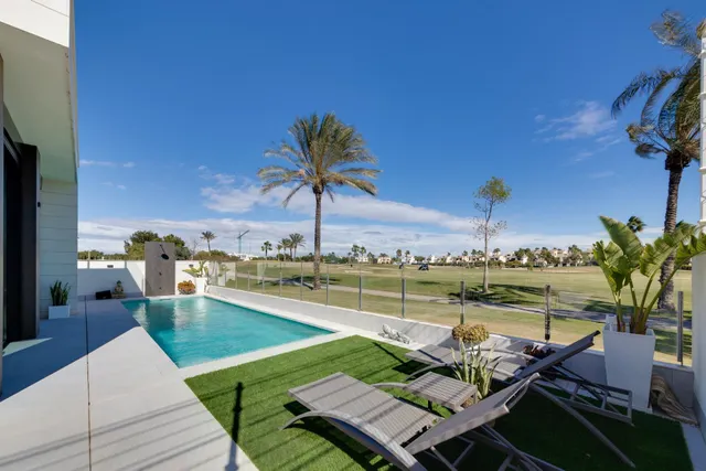 Villa de una sola planta con 3 dormitorios y piscina privada en el campo de golf(Pilar de la Horadada) — 20
